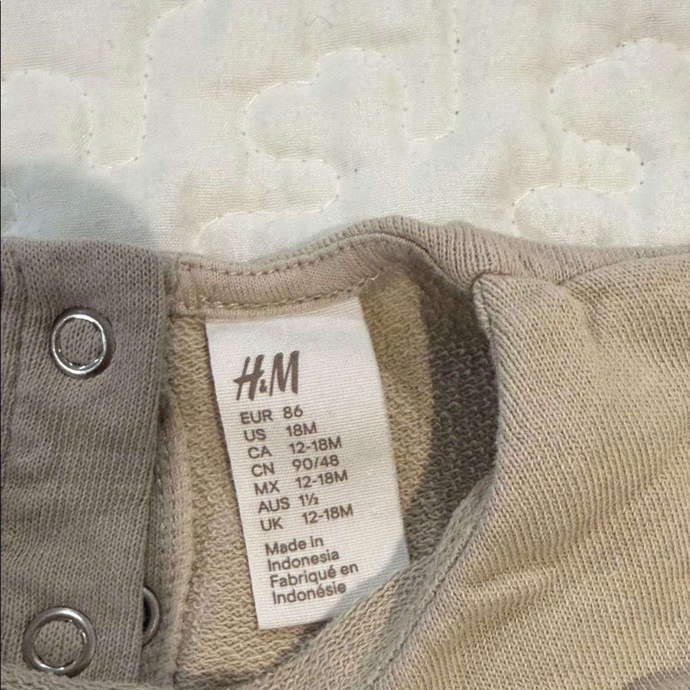 H&M Beige Ruffle Collar Pullover - Picture 2 of 5